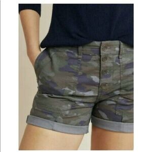 Anthropologie The Wanderer camo short size 25 EUC